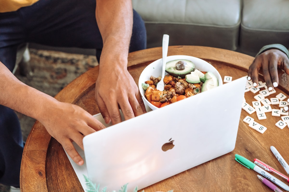 Nutritionist consulting on balanced diet